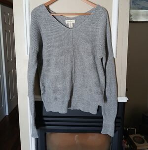 Jessica Simpson V Neck Sweater Women's Size Medium